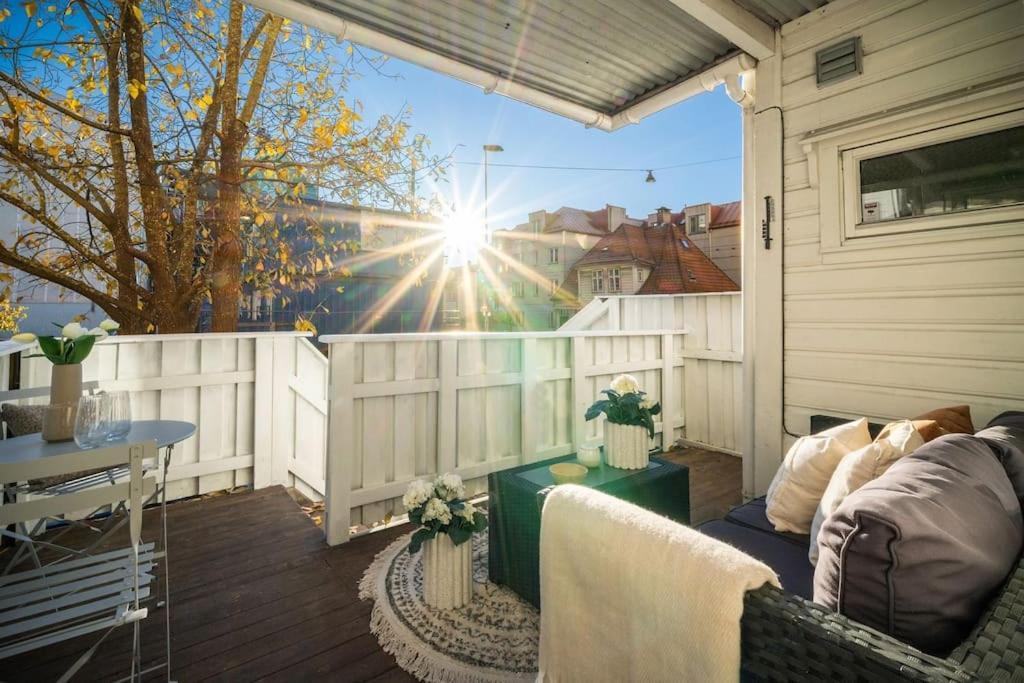 Central Apartment With Balcony, Self-Check In & Private Entrance Bergen Dış mekan fotoğraf