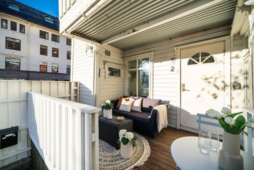 Central Apartment With Balcony, Self-Check In & Private Entrance Bergen Dış mekan fotoğraf